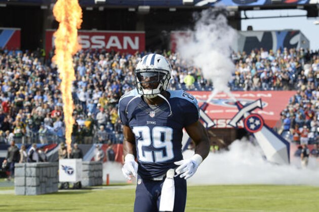 Tennessee Titans running back DeMarco Murray enters the field before an NFL football game against the Green Bay Packers Sunday, Nov. 13, 2016, in Nashville, Tenn. (AP Photo/Mark Zaleski)