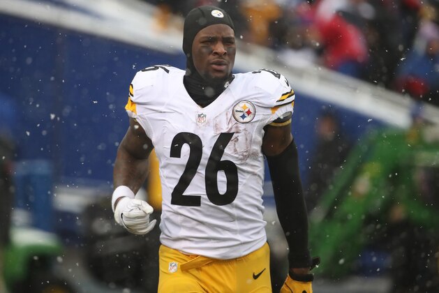 ORCHARD PARK, NY - DECEMBER 11: Le'Veon Bell #26 of the Pittsburgh Steelers during NFL game action against the Buffalo Bills at New Era Field on December 11, 2016 in Orchard Park, New York. (Photo by Tom Szczerbowski/Getty Images)