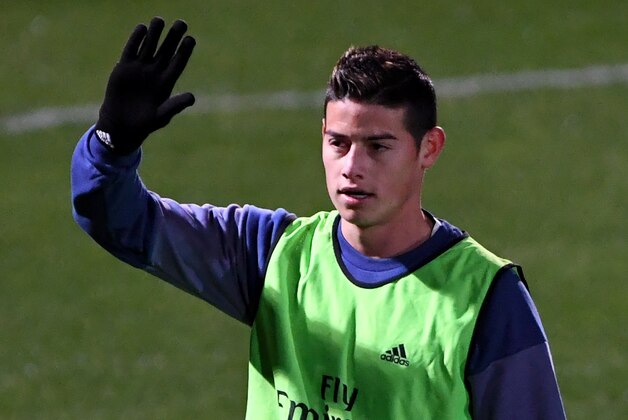 Real Madrid's midfielder James Rodriguez waves to Japanese fans during a training session at Mitsuzawa stadium in Yokohama on December 16, 2016, ahead of their Club World Cup football final match against Kashima Antlers of Japan on December 18. / AFP / TOSHIFUMI KITAMURA        (Photo credit should read TOSHIFUMI KITAMURA/AFP/Getty Images)