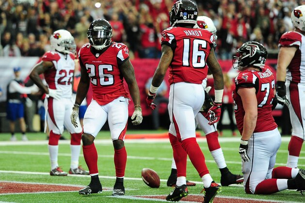 ATLANTA, GA - NOVEMBER 27: Tevin Coleman #26 of the Atlanta Falcons celebrates scoring a touchdown during the second half against the Arizona Cardinals at the Georgia Dome on November 27, 2016 in Atlanta, Georgia. (Photo by Scott Cunningham/Getty Images)