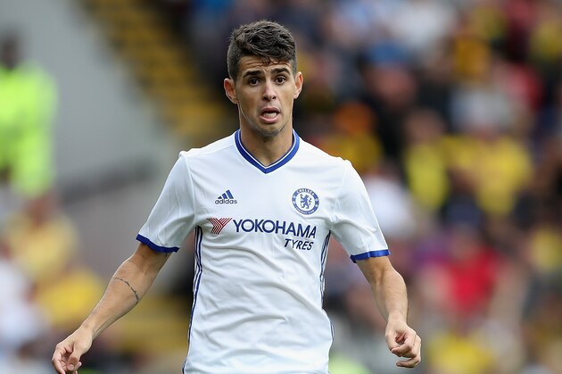 WATFORD, ENGLAND - AUGUST 20:  Oscar of Chelsea in action during the Premier League match between Watford and Chelsea at Vicarage Road on August 20, 2016 in Watford, England.  (Photo by Christopher Lee/Getty Images)