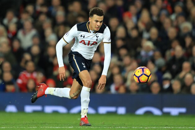 MANCHESTER, ENGLAND - DECEMBER 11:  Dele Alli of Tottenham Hotspur in action during the Premier League match between Manchester United and Tottenham Hotspur at Old Trafford on December 11, 2016 in Manchester, England.  (Photo by Richard Heathcote/Getty Images)