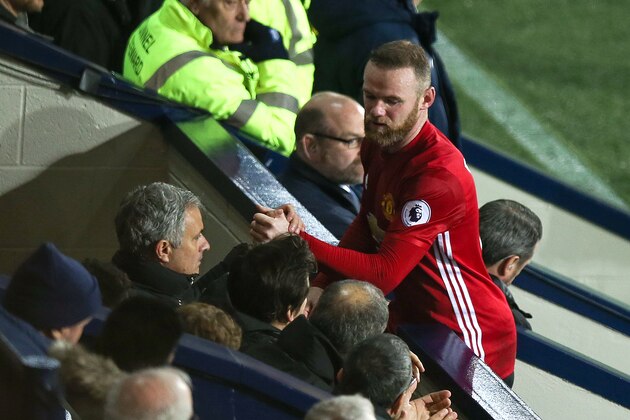 WEST BROMWICH, ENGLAND - DECEMBER 17:  Wayne Rooney of Manchester United and Jose Mourinho manager / head coach of Manchester United shake hands during the Premier League match between West Bromwich Albion and Manchester United at The Hawthorns on December 17, 2016 in West Bromwich, England.  (Photo by Robbie Jay Barratt - AMA/Getty Images)