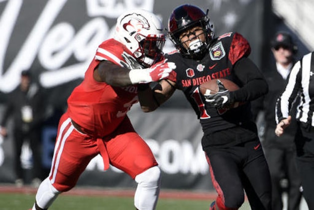 San Diego State running back Donnel Pumphrey (19) rushes against Houston linebacker Matthew Adams during the first half of the Las Vegas Bowl NCAA college football game on Saturday, Dec. 17, 2016, in Las Vegas. (AP Photo/David Becker)
