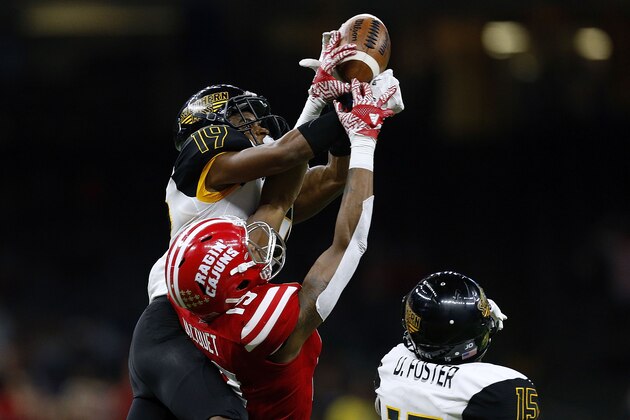 NEW ORLEANS, LA - DECEMBER 17: Curtis Mikell #19 of the Southern Miss Golden Eagles breaks up a pass intended for Michael Jacquet #19 of the Louisiana-Lafayette Ragin Cajuns during the first half of a game at the Mercedes-Benz Superdome on December 17, 2016 in New Orleans, Louisiana.  (Photo by Jonathan Bachman/Getty Images)