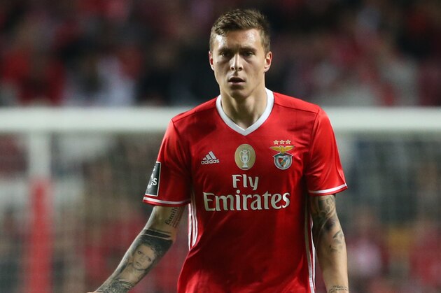 LISBON, PORTUGAL - NOVEMBER 27:  SL Benfica's defender from Sweden Victor Lindelof in action during the Primeira Liga match between SL Benfica and Moreirense FC at Estadio da Luz on November 27, 2016 in Lisbon, Portugal.  (Photo by Gualter Fatia/Getty Images)