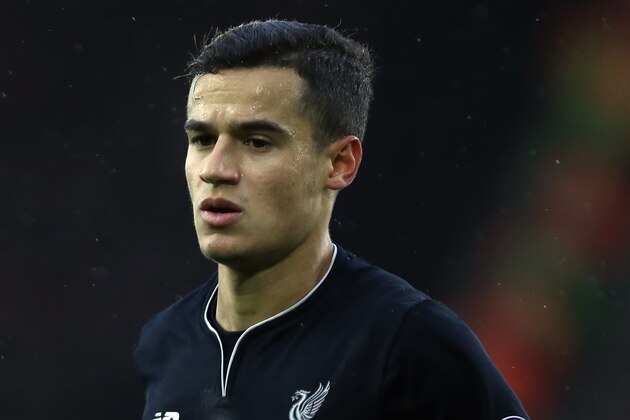 SOUTHAMPTON, ENGLAND - NOVEMBER 19:  Philippe Coutinho of Liverpool looks on during the Premier League match between Southampton and Liverpool at St Mary's Stadium on November 19, 2016 in Southampton, England.  (Photo by Bryn Lennon/Getty Images)