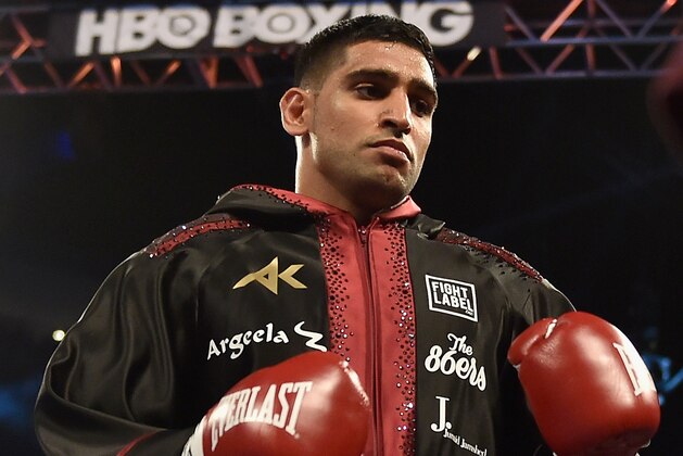 LAS VEGAS, NEVADA - MAY 07: Amir Khan warms up in the ring during the WBC middleweight title fight at T-Mobile Arena on May 7, 2016 in Las Vegas, Nevada. (Photo by David Becker/Getty Images)