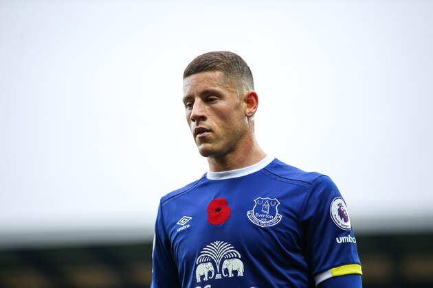 LIVERPOOL, ENGLAND - OCTOBER 30: Ross Barkley of Everton during the Premier League match between Everton and West Ham United at Goodison Park on October 30, 2016 in Liverpool, England. (Photo by Robbie Jay Barratt - AMA/Getty Images)