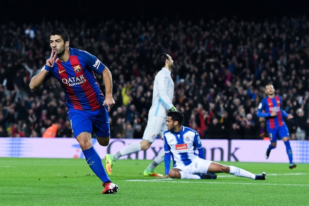 BARCELONA, SPAIN - DECEMBER 18:  Luis Suarez of FC Barcelona celebrates after scoring his team's first goal during the La Liga match between FC Barcelona and RCD Espanyol at the Camp Nou stadium on December 18, 2016 in Barcelona, Spain.  (Photo by David Ramos/Getty Images)