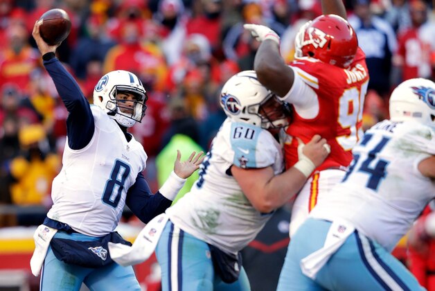 KANSAS CITY, MO - DECEMBER 18:  Quarterback Marcus Mariota #8 of the Tennessee Titans in action during the game against the Kansas City Chiefs at Arrowhead Stadium on December 18, 2016 in Kansas City, Missouri.  (Photo by Jamie Squire/Getty Images)