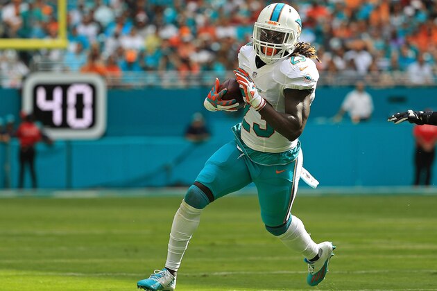 MIAMI GARDENS, FL - DECEMBER 11:  Jay Ajayi #23 of the Miami Dolphins rushes during a game against the Arizona Cardinals at Hard Rock Stadium on December 11, 2016 in Miami Gardens, Florida.  (Photo by Mike Ehrmann/Getty Images)
