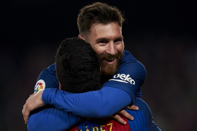 BARCELONA, SPAIN - DECEMBER 18: Lionel Messi (R) of Barcelona celebrates with Luis Suarez of Barcelona after scoring the third goal at the La Liga match between FC Barcelona and RCD Espanyol at Camp Nou Stadium on December 18, 2016 in Barcelona, Spain. (Photo by fotopress/Getty Images)