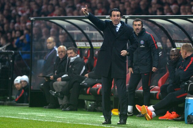Paris Saint-Germain's Spanish headcoach Unai Emery reacts during the French Ligue 1 football match Guingamp against PSG (Paris Saint Germain) on December 17, 2016 at the Roudourou stadium in Guingamp, western of France.   / AFP / FRED TANNEAU        (Photo credit should read FRED TANNEAU/AFP/Getty Images)