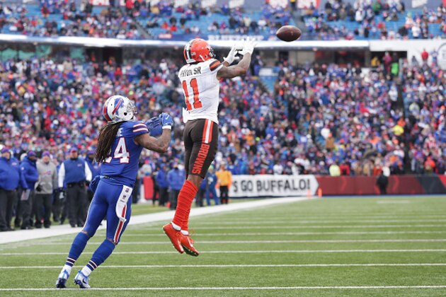 ORCHARD PARK, NY - DECEMBER 18:  Stephon Gilmore #24 of the Buffalo Bills breaks up a pass intended for Terrelle Pryor #11 of the Cleveland Browns during the second half at New Era Field on December 18, 2016 in Orchard Park, New York.  (Photo by Brett Carlsen/Getty Images)