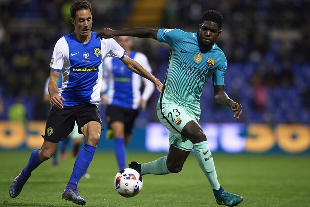 ALICANTE, SPAIN - NOVEMBER 30:  Salinas (L) of Hecules competes for the ball with Samuel Umtiti of Barcelona during the La Copa del Rey first leg match between Hercules CF and FC Barcelona at Jose Rico Perez on November 30, 2016 in Alicante, Spain.  (Photo by Manuel Queimadelos Alonso/Getty Images)