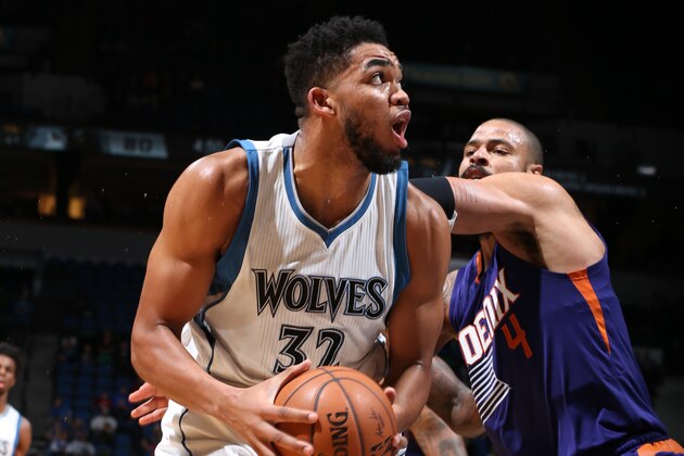 MINNEAPOLIS, MN -  DECEMBER 19: Karl-Anthony Towns #32 of the Minnesota Timberwolves handles the ball against the Phoenix Suns on December 19, 2016 at Target Center in Minneapolis, Minnesota. NOTE TO USER: User expressly acknowledges and agrees that, by downloading and or using this Photograph, user is consenting to the terms and conditions of the Getty Images License Agreement. Mandatory Copyright Notice: Copyright 2016 NBAE (Photo by David Sherman/NBAE via Getty Images)