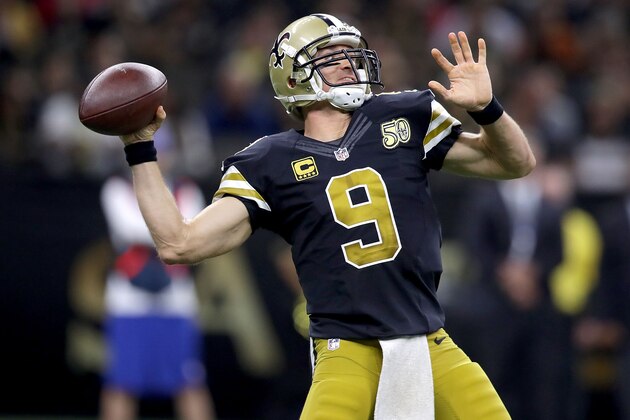 NEW ORLEANS, LA - DECEMBER 04:  Drew Brees #9 of the New Orleans Saints drops back to pass during a game against the Detroit Lions at the Mercedes-Benz Superdome on December 4, 2016 in New Orleans, Louisiana. Detroit won the game 28-15.  (Photo by Sean Gardner/Getty Images)