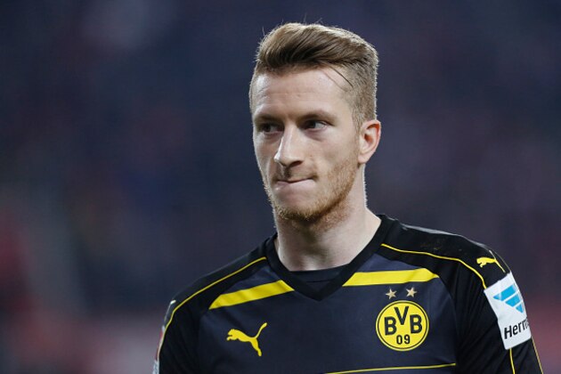 COLOGNE, GERMANY - DECEMBER 10: Marco Reus of Dortmund looks on during the Bundesliga match between 1. FC Cologne and Borussia Dortmund at the RheinEnergie stadium in Cologne, Germany on December 10, 2016. (Photo by TF-Images/Getty Images)