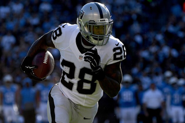 SAN DIEGO, CA - DECEMBER 18: Runningback Latavius Murray #28 of the Oakland Raiders runs for a gain during his team's game against the San Diego Chargers at Qualcomm Stadium on December 18, 2016 in San Diego, California. (Photo by Donald Miralle/Getty Images)