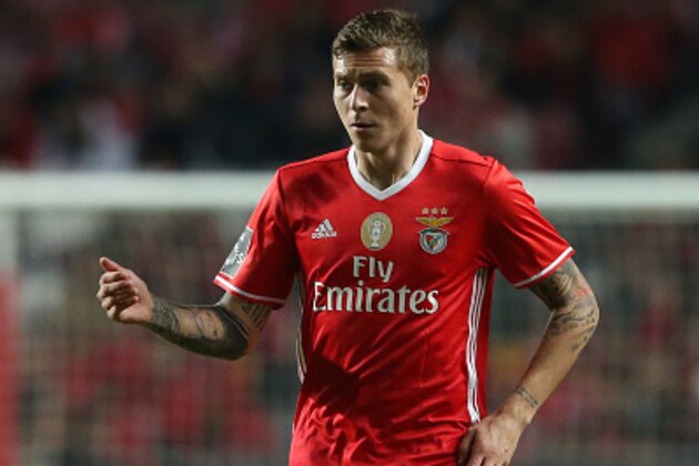 LISBON, PORTUGAL - NOVEMBER 27:  SL Benfica's defender from Sweden Victor Lindelof in action during the Primeira Liga match between SL Benfica and Moreirense FC at Estadio da Luz on November 27, 2016 in Lisbon, Portugal.  (Photo by Gualter Fatia/Getty Images)