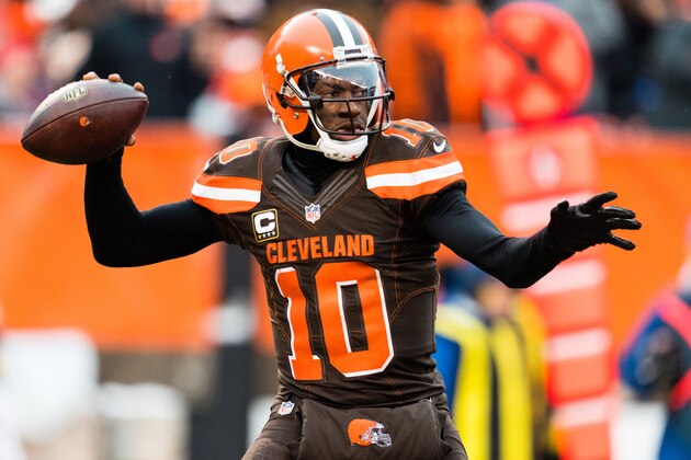 CLEVELAND, OH - DECEMBER 11: Quarterback Robert Griffin III #10 of the Cleveland Browns passes during the second half against the Cincinnati Bengals at FirstEnergy Stadium on December 11, 2016 in Cleveland, Ohio. The Bengals defeated the Browns 23-10. (Photo by Jason Miller/Getty Images)