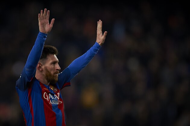 BARCELONA, SPAIN - DECEMBER 18:  Lionel Messi of Barcelona celebrates after scoring the third goal during the La Liga match between FC Barcelona and RCD Espanyol at Camp Nou Stadium on December 18, 2016 in Barcelona, Spain.  (Photo by fotopress/Getty Images)