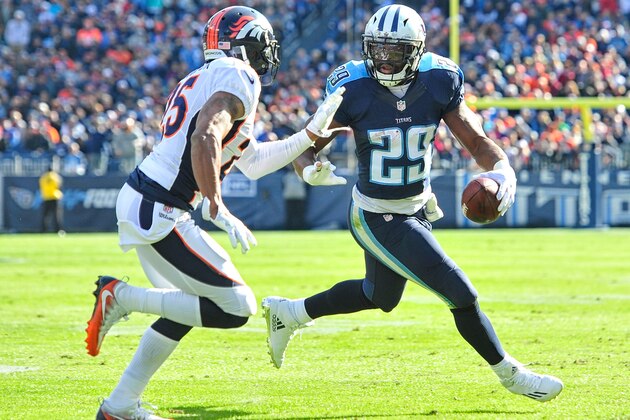 NASHVILLE, TN - DECEMBER 11:  DeMarco Murray #29 of the Tennessee Titans plays against the Denver Broncos at Nissan Stadium on December 11, 2016 in Nashville, Tennessee.  (Photo by Frederick Breedon/Getty Images)