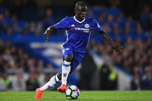 LONDON, ENGLAND - SEPTEMBER 16:  N'Golo Kante of Chelsea in action during the Premier League match between Chelsea and Liverpool at Stamford Bridge on September 16, 2016 in London, England.  (Photo by Shaun Botterill/Getty Images)