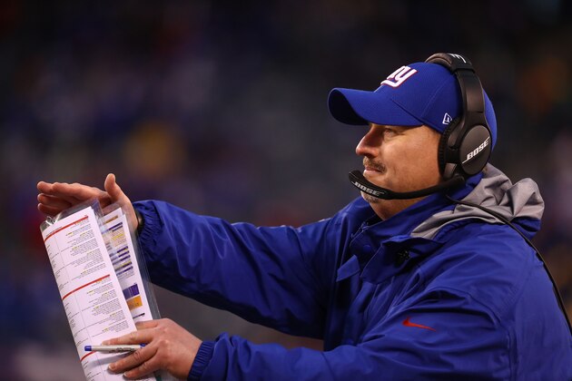 EAST RUTHERFORD, NJ - DECEMBER 18:  head coach Ben McAdoo of the New York Giants calls a timeout against the Detroit Lions during their game at MetLife Stadium on December 18, 2016 in East Rutherford, New Jersey.  (Photo by Al Bello/Getty Images)