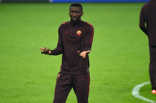 Roma´s German defender Antonio Ruediger takes part in a training session on the eve of the Group E, first-leg UEFA Champions League football match Bayer Leverkusen vs AS Roma in Leverkusen, western Germany on October 19, 2015. AFP PHOTO / PATRIK STOLLARZ        (Photo credit should read PATRIK STOLLARZ/AFP/Getty Images)