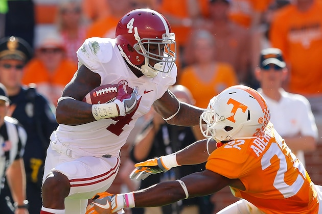 KNOXVILLE, TN - OCTOBER 15:  Eddie Jackson #4 of the Alabama Crimson Tide breaks a tackle by Micah Abernathy #22 of the Tennessee Volunteers on a punt return at Neyland Stadium on October 15, 2016 in Knoxville, Tennessee.  (Photo by Kevin C. Cox/Getty Images)