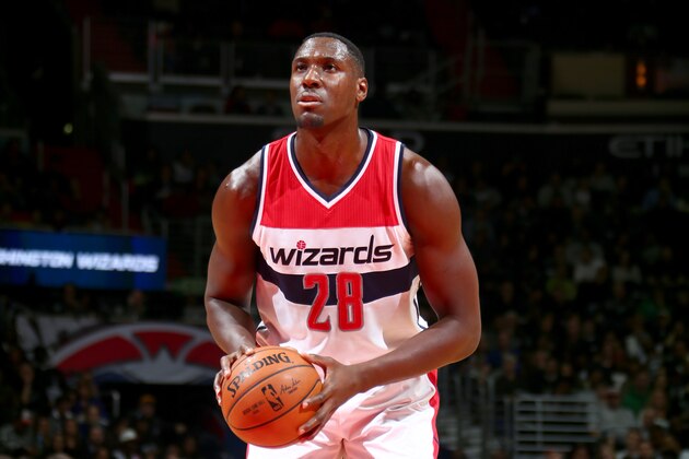 WASHINGTON, DC -  NOVEMBER 26:  Ian Mahinmi #28 of the Washington Wizards shoots a free throw against the San Antonio Spurs on November 26, 2016 at Verizon Center in Washington, DC. NOTE TO USER: User expressly acknowledges and agrees that, by downloading and or using this Photograph, user is consenting to the terms and conditions of the Getty Images License Agreement. Mandatory Copyright Notice: Copyright 2016 NBAE (Photo by Ned Dishman/NBAE via Getty Images)