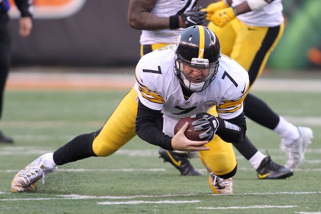 CINCINNATI, OH - DECEMBER 18:  Ben Roethlisberger #7 of the Pittsburgh Steelers falls on a loose ball during the fourth quarter of the game against the Cincinnati Bengals at Paul Brown Stadium on December 18, 2016 in Cincinnati, Ohio. Pittsburgh defeated Cincinnati 24-20. (Photo by John Grieshop/Getty Images)