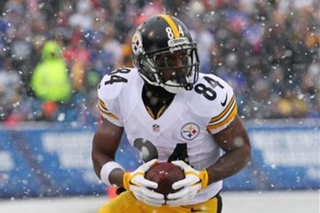 Pittsburgh Steelers wide receiver Antonio Brown (84) runs after a catch against the Buffalo Bills during the first half of an NFL football game, Sunday, Dec. 11, 2016, in Orchard Park, N.Y. (AP Photo/Bill Wippert)