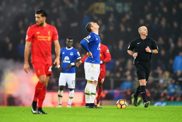 LIVERPOOL, ENGLAND - DECEMBER 19:  Ross Barkley of Everton (C) reacts as Sadio Mane of Liverpool scores their first goal during the Premier League match between Everton and Liverpool at Goodison Park on December 19, 2016 in Liverpool, England.  (Photo by Michael Regan/Getty Images)