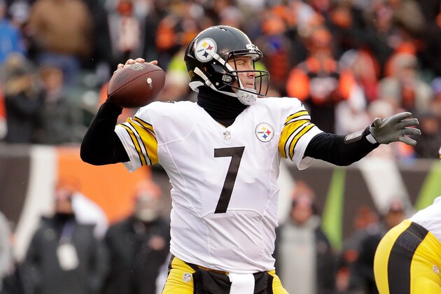 CINCINNATI, OH - DECEMBER 18:  Ben Roethlisberger #7 of the Pittsburgh Steelers throws a pass during the second quarter of the game against the Cincinnati Bengals at Paul Brown Stadium on December 18, 2016 in Cincinnati, Ohio. (Photo by Andy Lyons/Getty Images)