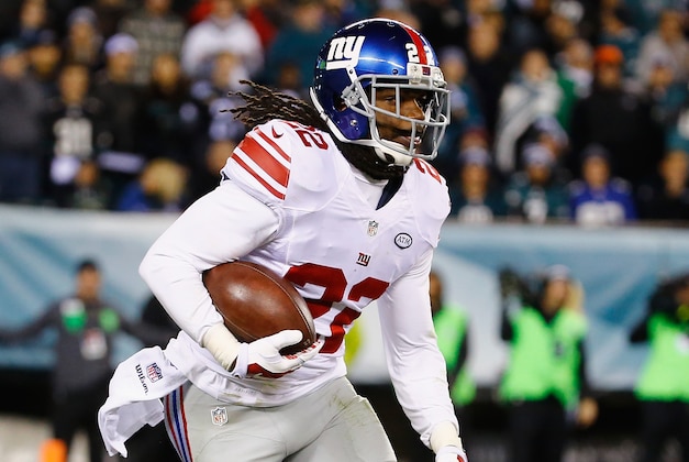 PHILADELPHIA, PA - OCTOBER 19:   Brandon Meriweather #22 of the New York Giants returns an interception in the fourth quarter against the Philadelphia Eagles during their game at Lincoln Financial Field on October 19, 2015 in Philadelphia, Pennsylvania.  (Photo by Al Bello/Getty Images)