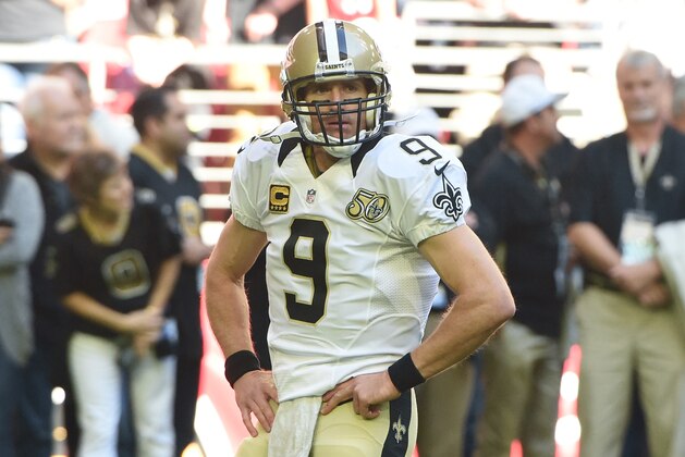 GLENDALE, AZ - DECEMBER 18:  Quarterback Drew Brees #9 of the New Orleans Saints warms up prior to the NFL game against the Arizona Cardinals at University of Phoenix Stadium on December 18, 2016 in Glendale, Arizona.  (Photo by Norm Hall/Getty Images)