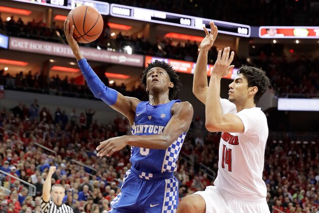 LOUISVILLE, KY - DECEMBER 21:  De'Aaron Fox #0 of the Kentucky Wildcats shoots the ball during the game against the Louisville Cardinals at KFC YUM! Center on December 21, 2016 in Louisville, Kentucky.  (Photo by Andy Lyons/Getty Images)