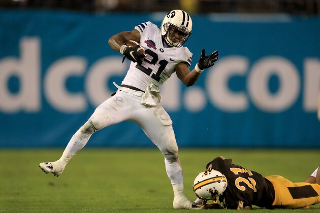SAN DIEGO, CA - DECEMBER 21:  Jamaal Williams #21 of the Brigham Young Cougars runs past Antonio Hull #21 of the Wyoming Cowboys during the first half of the Poinsettia Bowl at Qualcomm Stadium on December 21, 2016 in San Diego, California.  (Photo by Sean M. Haffey/Getty Images)