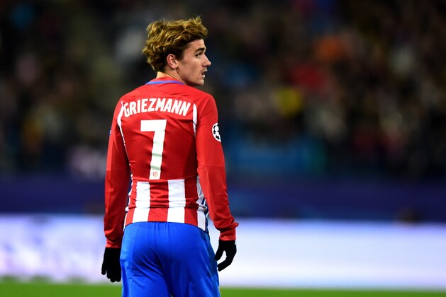 MADRID, SPAIN - NOVEMBER 23:  Antoine Griezmann of Atletico Madrid looks on during the UEFA Champions League match between Club Atletico de Madrid and PSV Eindhoven at Vicente Calderon Stadium on November 23, 2016 in Madrid, Spain.  (Photo by Richard Martin-Roberts - AMA/Getty Images)