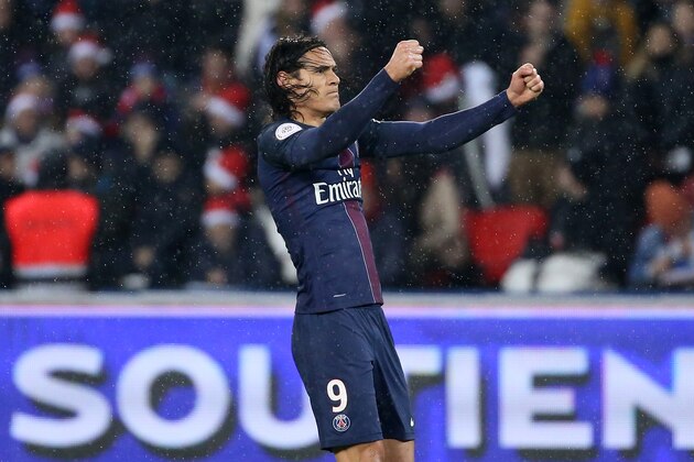 PARIS, FRANCE - DECEMBER 21: Edinson Cavani of PSG celebrates his goal on a penalty kick during the French Ligue 1 match between Paris Saint-Germain (PSG) and FC Lorient at Parc des Princes stadium on December 21, 2016 in Paris, France. (Photo by Jean Catuffe/Getty Images)