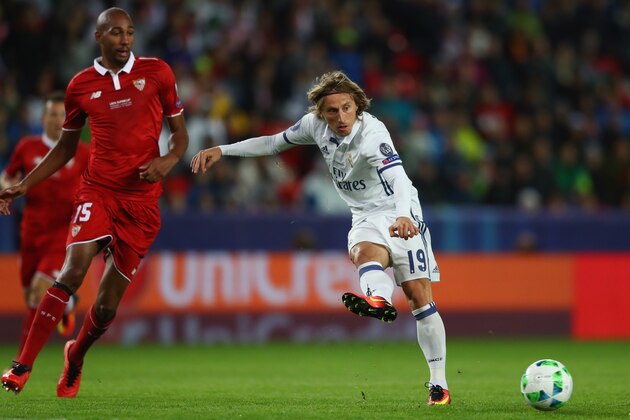 TRONDHEIM, NORWAY - AUGUST 09:  Luka Modric of Real Madrid passes as Steven N'Zonzi of Sevilla looks on during the UEFA Super Cup match between Real Madrid and Sevilla at Lerkendal Stadium on August 9, 2016 in Trondheim, Norway.  (Photo by Michael Steele/Getty Images)