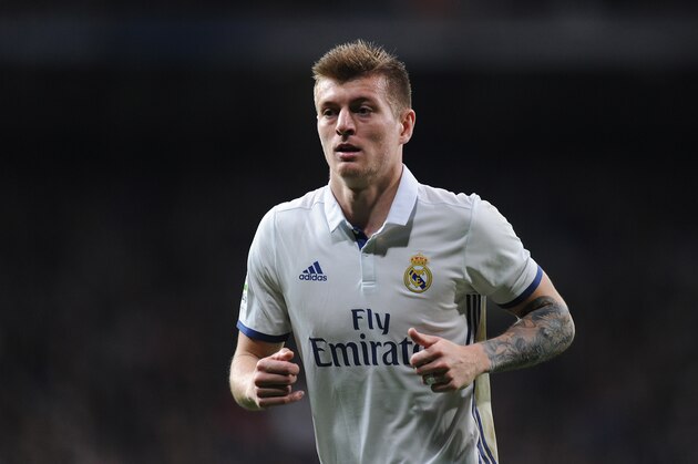 MADRID, SPAIN - DECEMBER 10:  Toni Kroos of Real Madrid CF looks on during the La Liga match between Real Madrid CF and RC Deportivo La Coruna at Estadio Santiago Bernabeu on December 10, 2016 in Madrid, Spain.  (Photo by Denis Doyle/Getty Images)