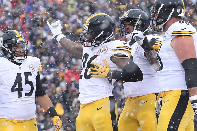 ORCHARD PARK, NY - DECEMBER 11:  Le'Veon Bell #26 of the Pittsburgh Steelers celebrates a touchdown against the Buffalo Bills during the first half at New Era Field on December 11, 2016 in Orchard Park, New York.  (Photo by Tom Szczerbowski/Getty Images)