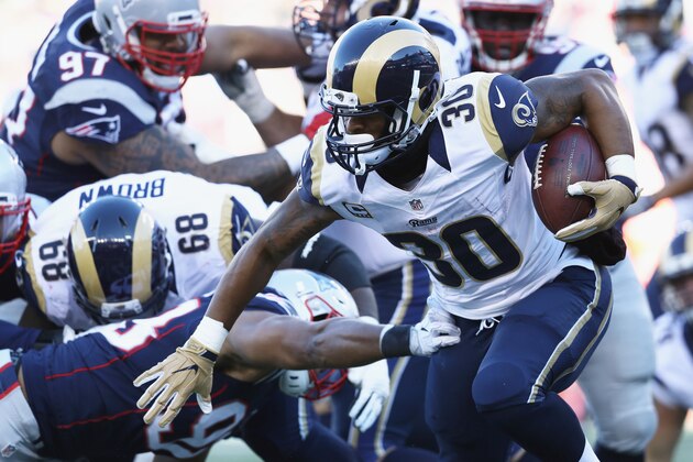 FOXBORO, MA - DECEMBER 04:  Todd Gurley #30 of the Los Angeles Rams runs with the ball during the first half against the New England Patriots at Gillette Stadium on December 4, 2016 in Foxboro, Massachusetts.  (Photo by Maddie Meyer/Getty Images)