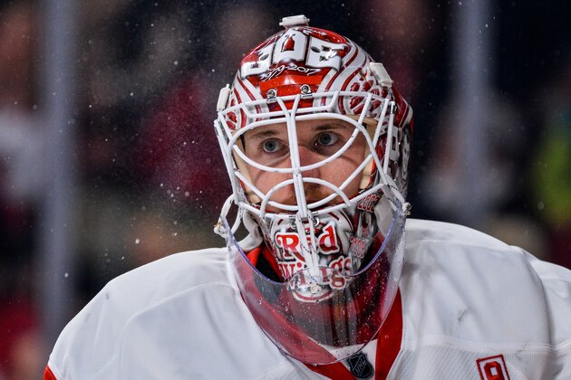 MONTREAL, QC - NOVEMBER 12:  Jimmy Howard #35 of the Detroit Red Wings looks on during the NHL game against the Montreal Canadiens at the Bell Centre on November 12, 2016 in Montreal, Quebec, Canada.  The Montreal Canadiens defeated the Detroit Red Wings 5-0.  (Photo by Minas Panagiotakis/Getty Images)