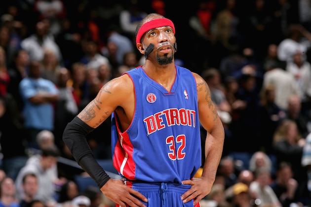OAKLAND, CA - FEBRUARY 27:  Richard Hamilton #32 of the Detroit Pistons looks up during the game against the Golden State Warriors on February 27, 2009 at Oracle Arena in Oakland, California.  The Warriors won 95-88.  NOTE TO USER: User expressly acknowledges and agrees that, by downloading and/or using this Photograph, user is consenting to the terms and conditions of the Getty Images License Agreement. Mandatory Copyright Notice: Copyright 2009 NBAE  (Photo by Rocky Widner/NBAE via Getty Images)