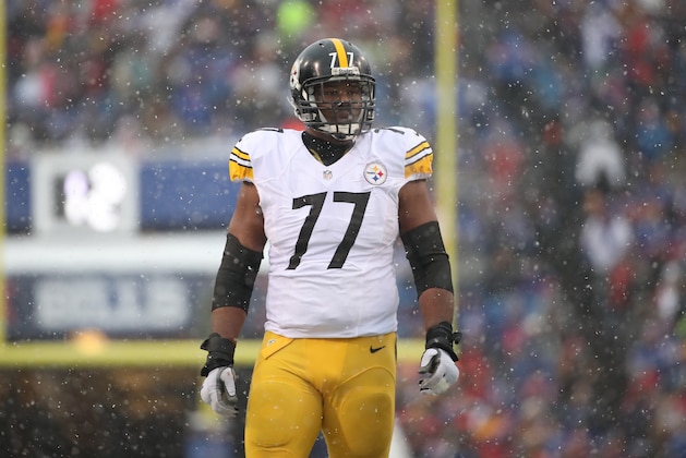ORCHARD PARK, NY - DECEMBER 11: Marcus Gilbert #77 of the Pittsburgh Steelers during NFL game action against the Buffalo Bills at New Era Field on December 11, 2016 in Orchard Park, New York. (Photo by Tom Szczerbowski/Getty Images)